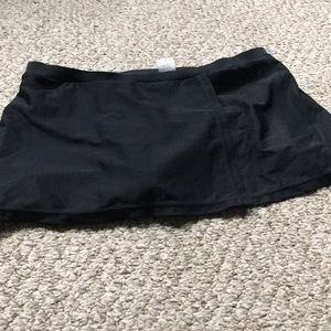 New size 6 swim skirt black with liner and tags!